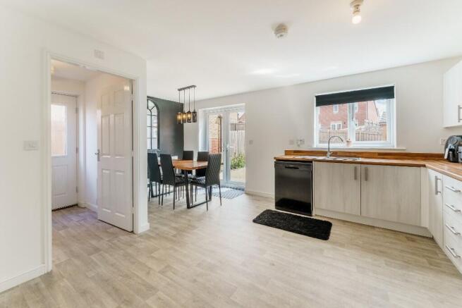 4 bed Detached for sale Image 7