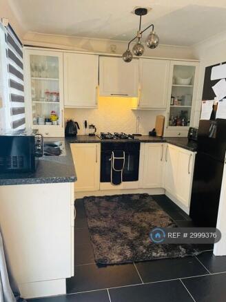 3 bed Semi-Detached to rent Image 5