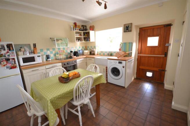 Kitchen 1.JPG