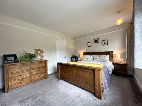 Master Bedroom 028