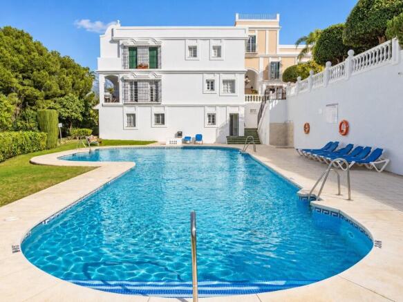 COMMUNAL POOL