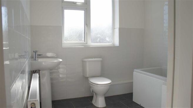 LUXURY RE-FITTED BATHROOM
