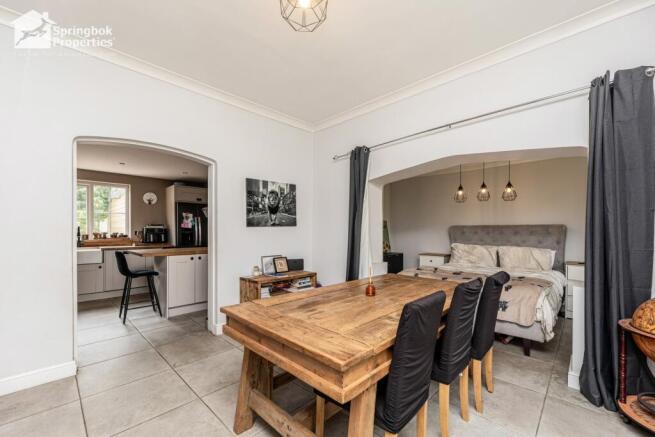 5 bed Detached for sale Image 5