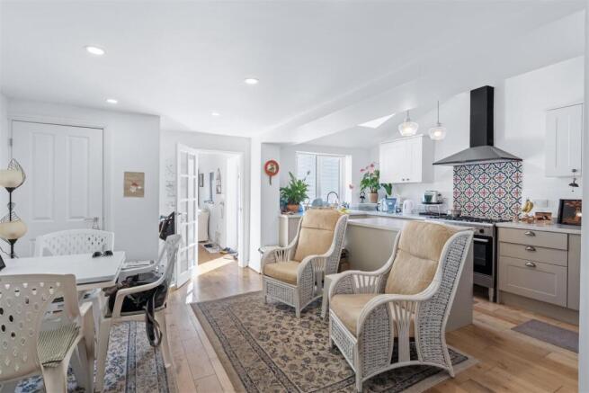 4 bed Terraced for sale Image 10