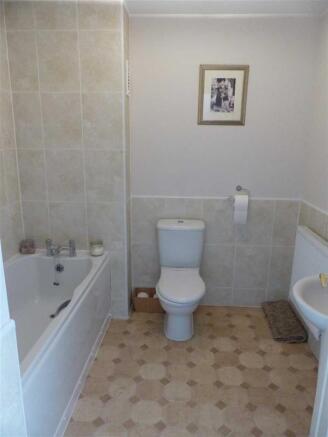 FAMILY BATHROOM