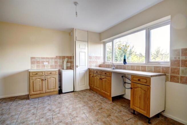 Kitchen 2.jpg
