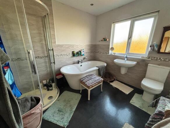 3 bed House for sale Image 7