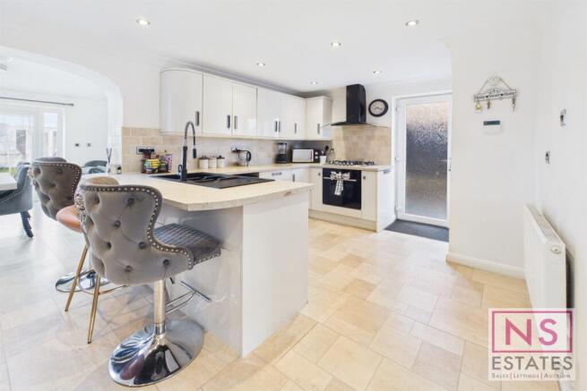 3 bed Semi-Detached for sale Image 9