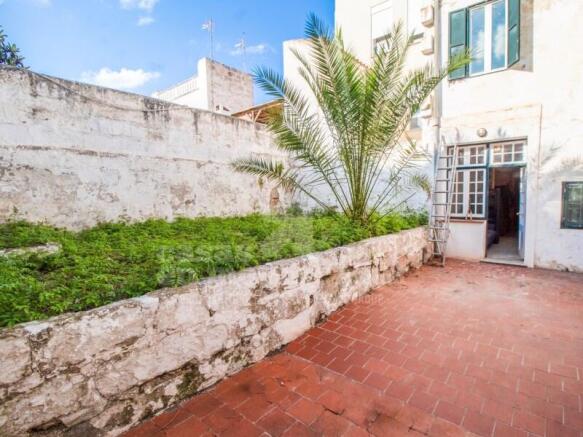 House with garden in Es Castell