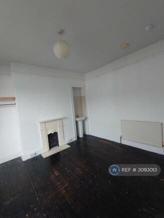 Room 5 Photo 3