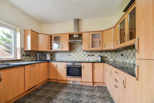 4 bed Detached for sale Image 10
