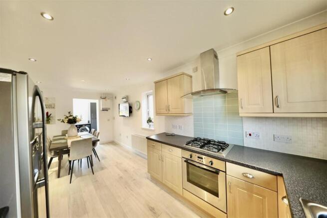 5 bed Detached for sale Image 10