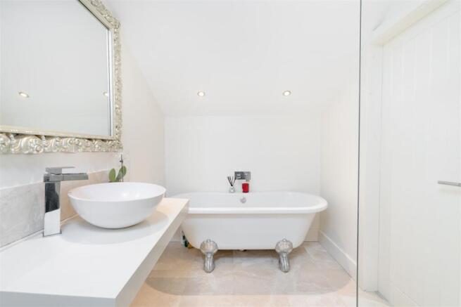 4 bed Barn Conversion for sale Image 12