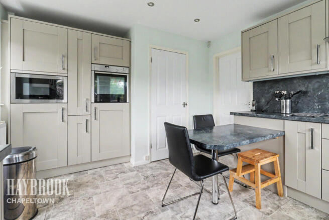 4 bed Detached for sale Image 12