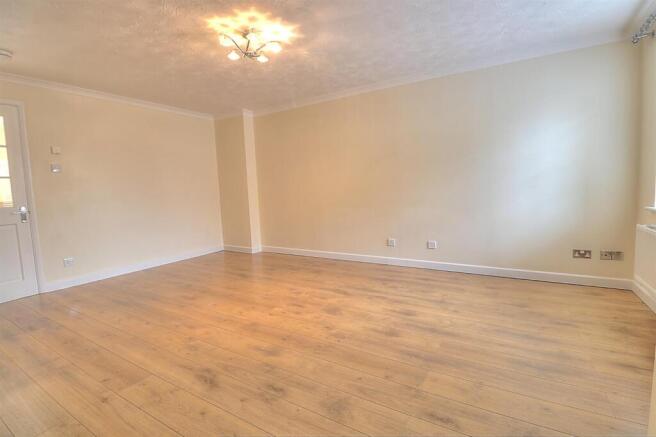 Tolefrey Gardens 18 Sitting Room 1 (Custom).jpg