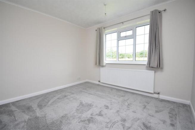 3 bed Detached Bungalow to rent Image 7