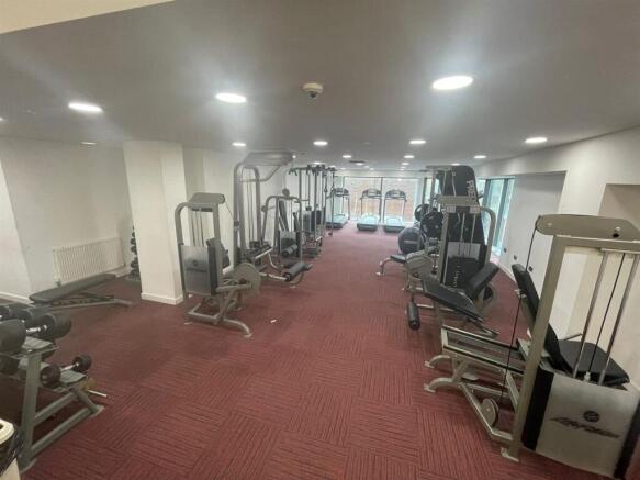 2 bed Apartment to rent Image 9