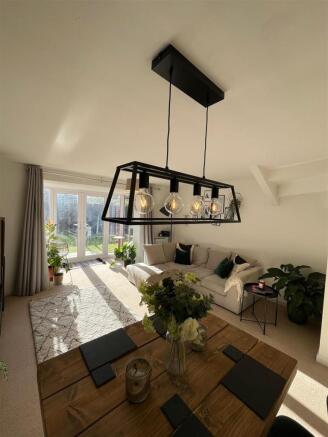 Lounge 1.jpg
