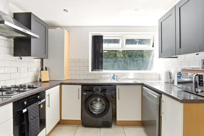 2 bed Flat for sale Image 5