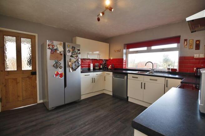 Kitchen / Brea...