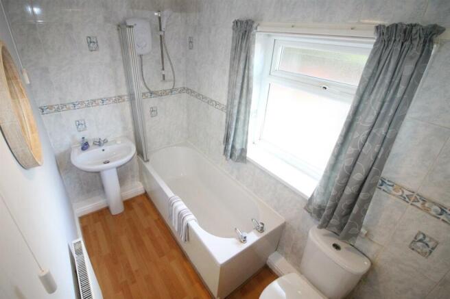 11 Bedale Ave-Bath.JPG