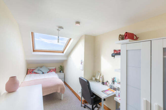 3 bed Apartment to rent Image 4