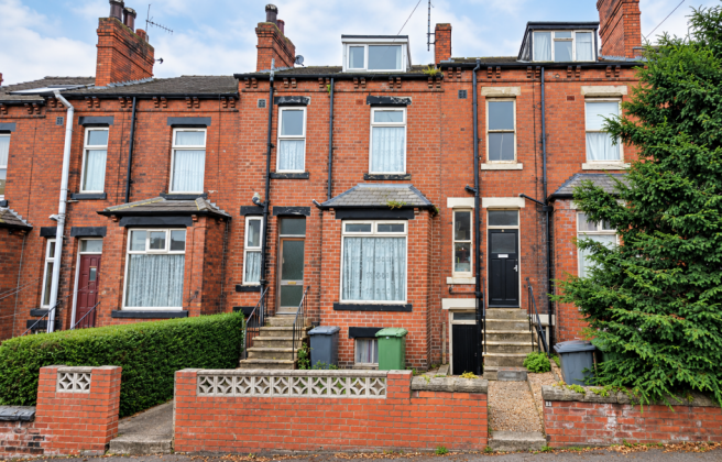 2-bed terraced on 9 Pasture View, Leeds, LS12 3NA, £37,000