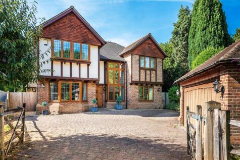 Mount Close, Fetcham, KT22