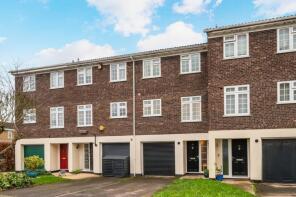 46, Hillcrest, Weybridge KT13 8EB