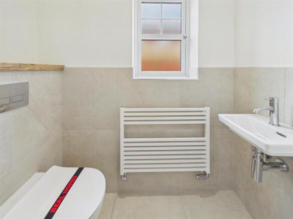 4 bed Detached for sale Image 6