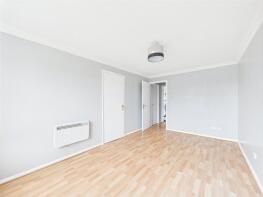 7, Frazer Close, Romford RM1 2DF