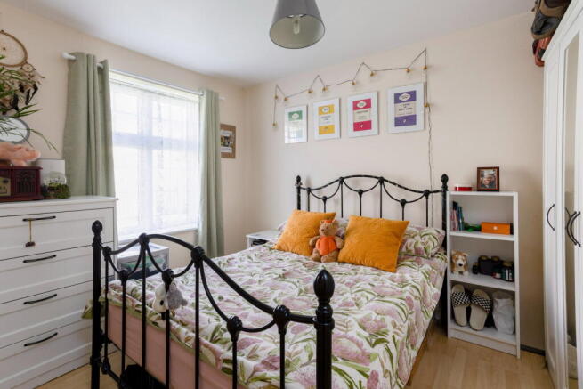 2 bed Ground Flat for sale Image 8