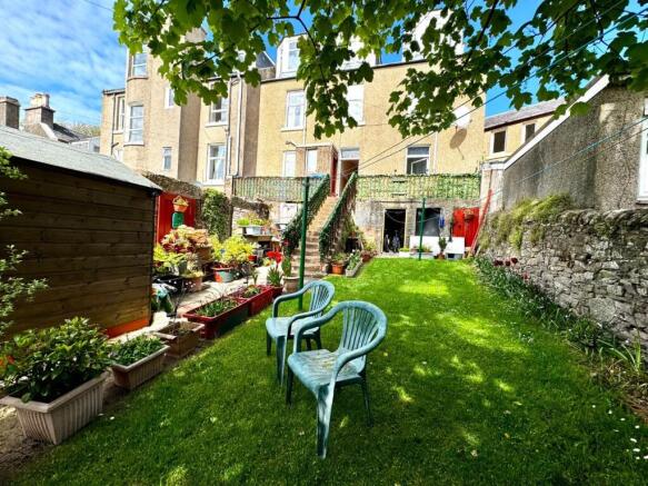 Gardens/Outbuildings