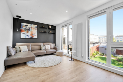 Farnsworth Drive, Edgware, HA8