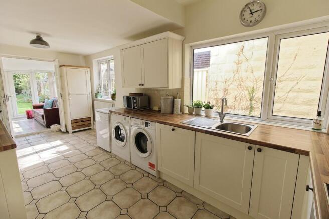 KITCHEN/BREAKFAST ROOM