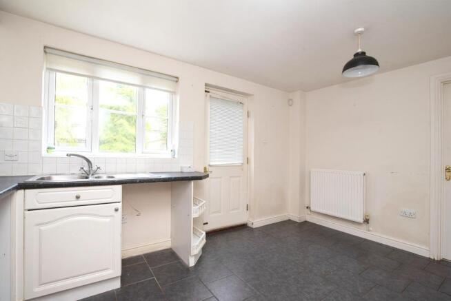 Kitchen/ Dining Room