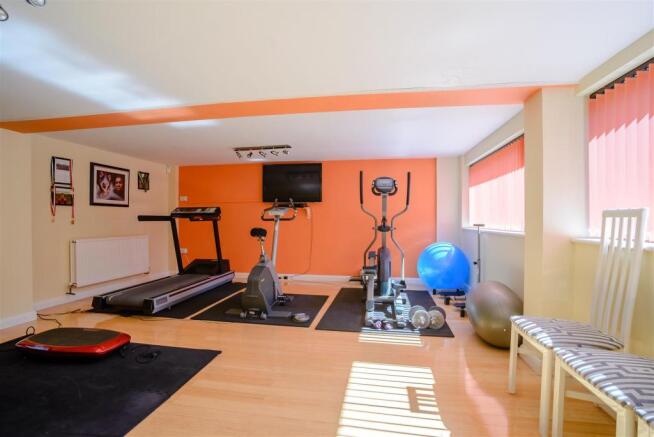8386342-interior15.jpg