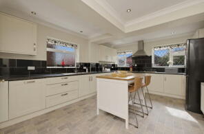 20, Lyon Road, Pontefract WF8 3PJ
