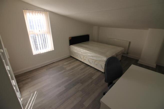 5 bed House to rent Image 8