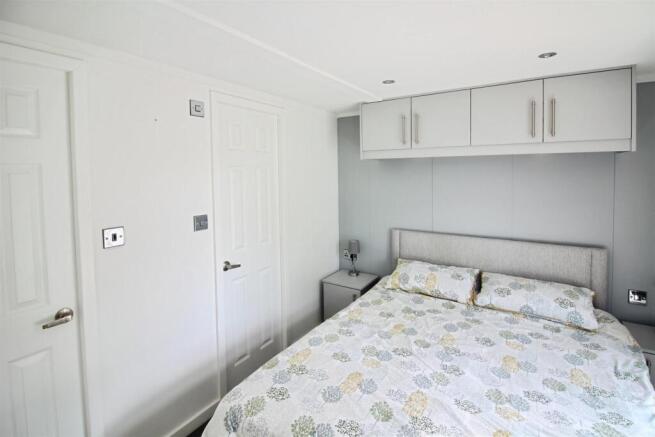 2 bed Park Home for sale Image 7