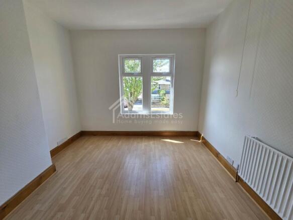 4 bed Semi-Detached to rent Image 7