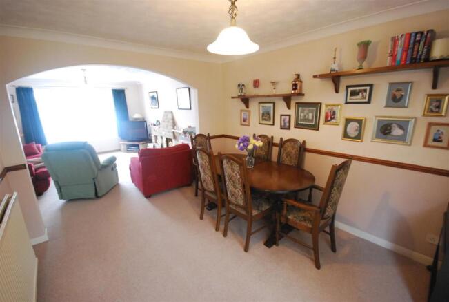 DINING ROOM:
