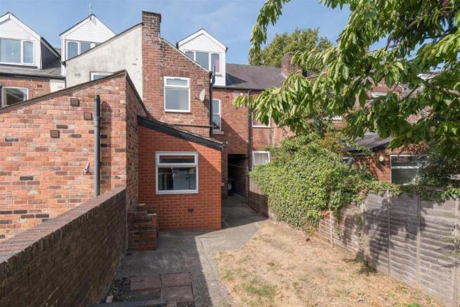 4 bed House for sale Image 4