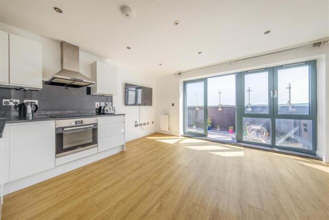 80a Stoneham Road-2.jpg