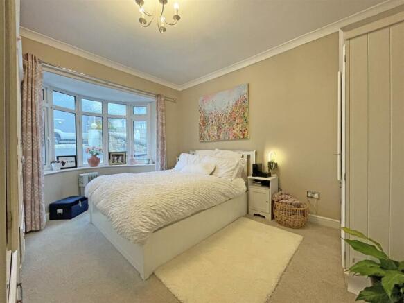 First Avenue 5 Bed 1.jpg