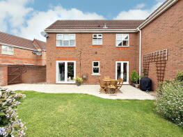 10, Wadbarn, Dickens Heath, Solihull B90 1ST