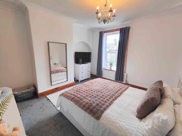 4 bed Terraced for sale Image 9