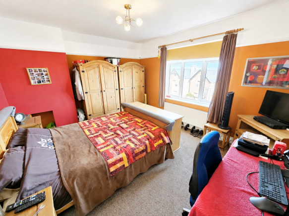 3 bed Semi-Detached for sale Image 8