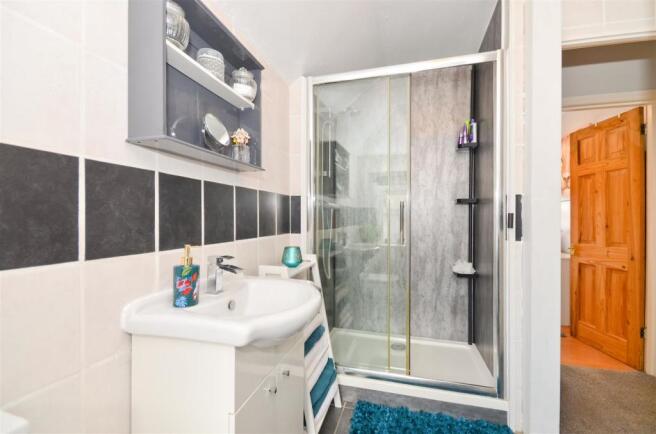 Shower Room (2).JPG
