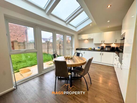 Kitchen / Dining Area